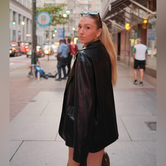 Black Oversized Leather Blazer - Picture 5 of 6